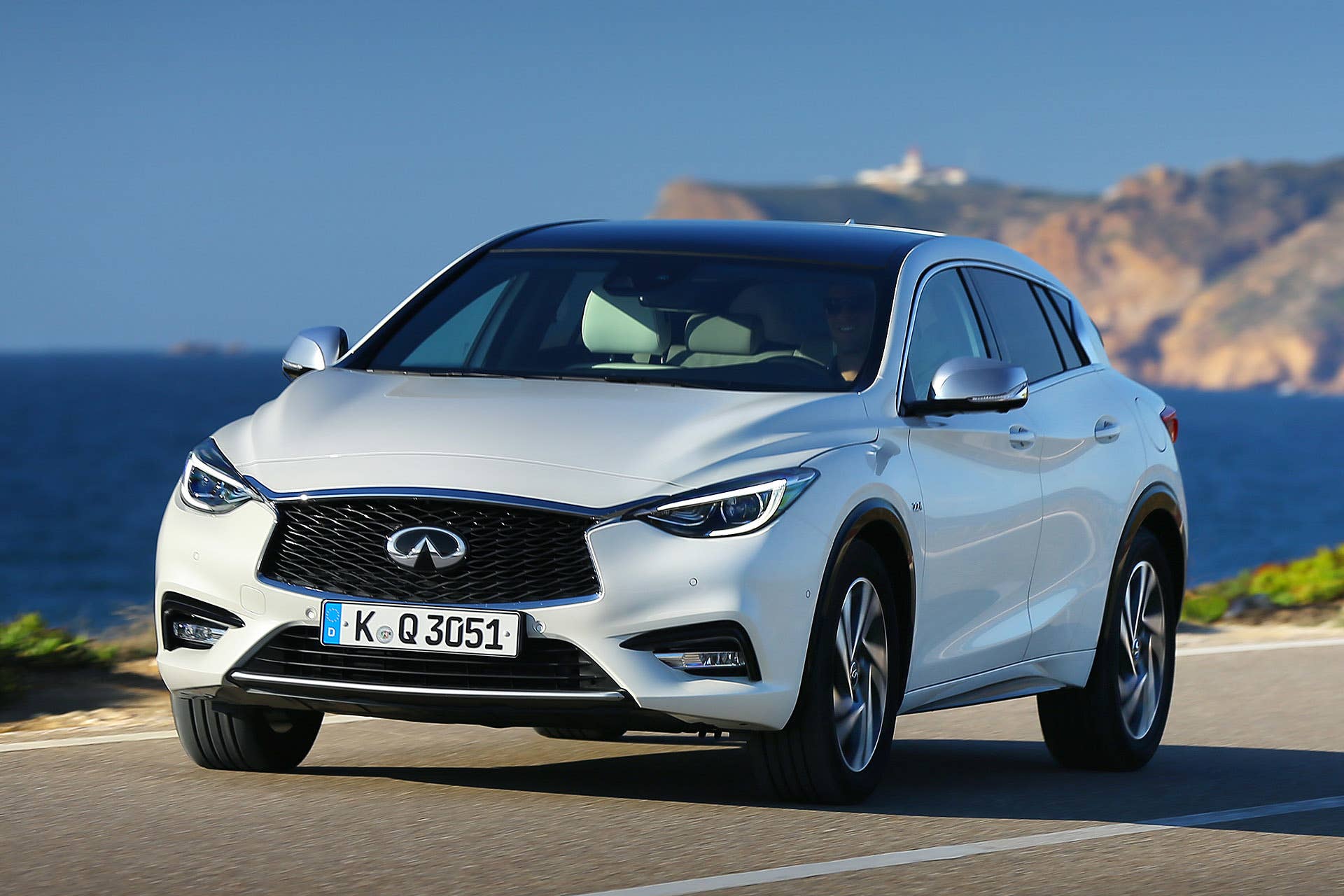 2017 Infiniti Q30 driving