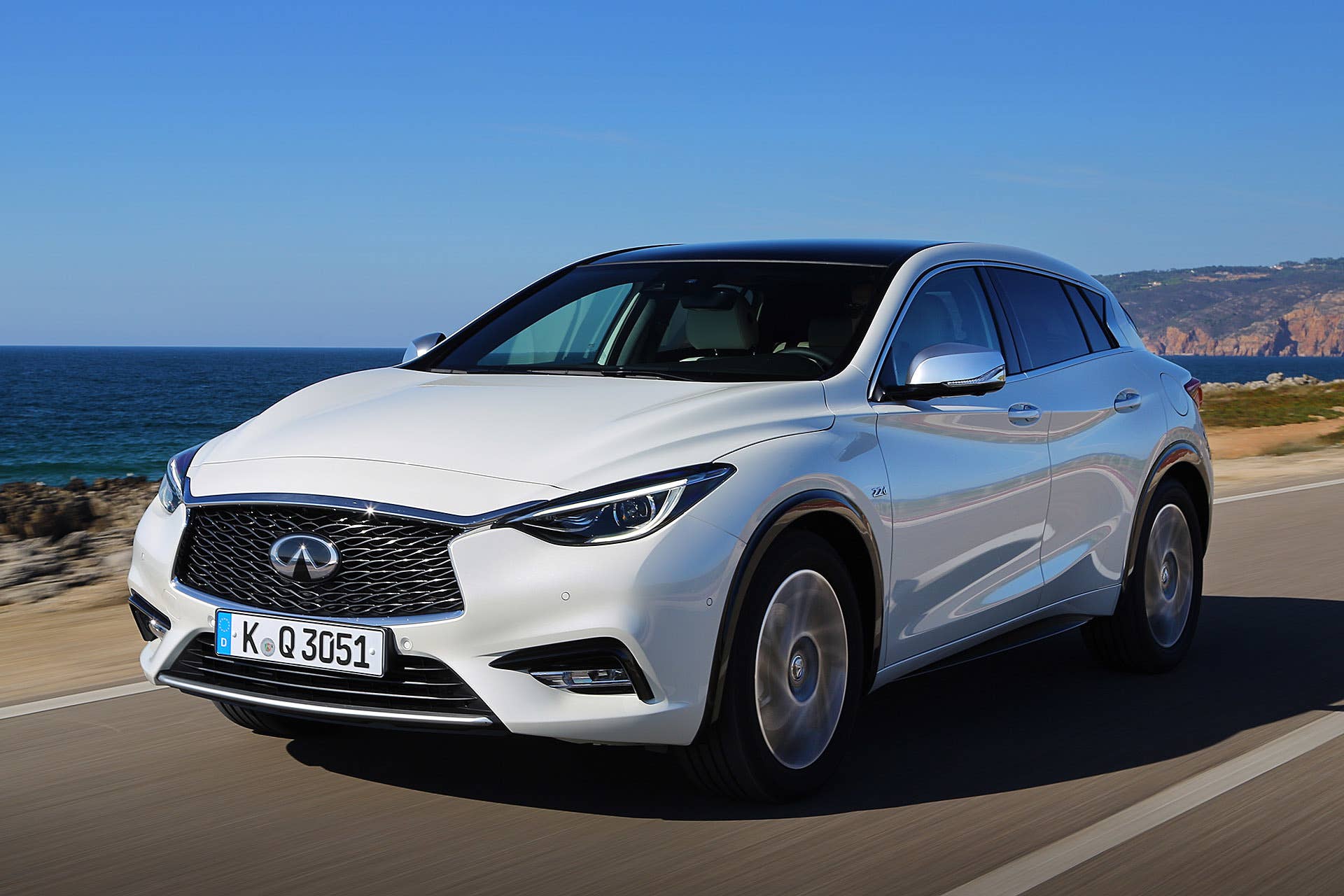 2017 Infiniti Q30 driving