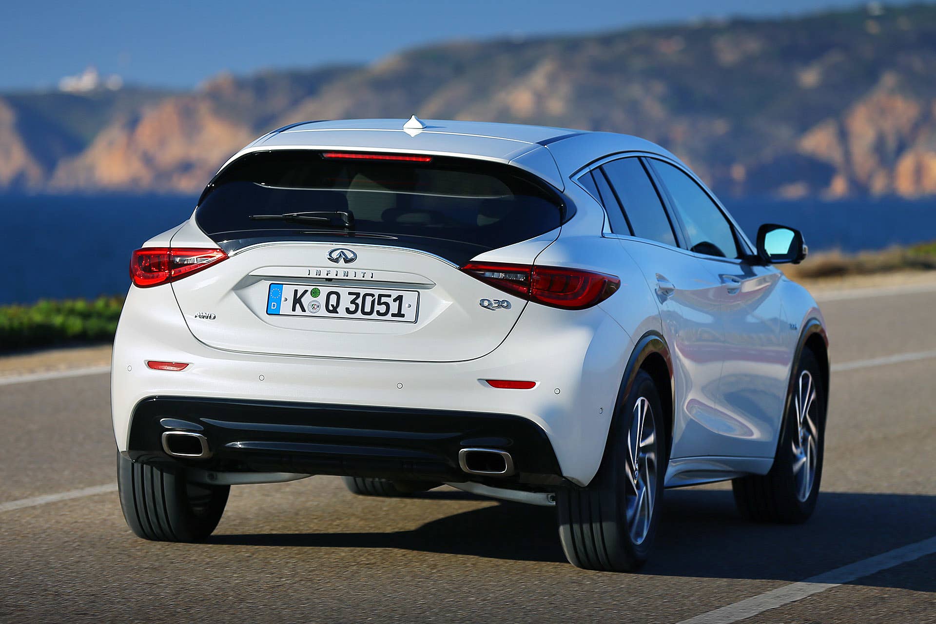 2017 Infiniti Q30 driving