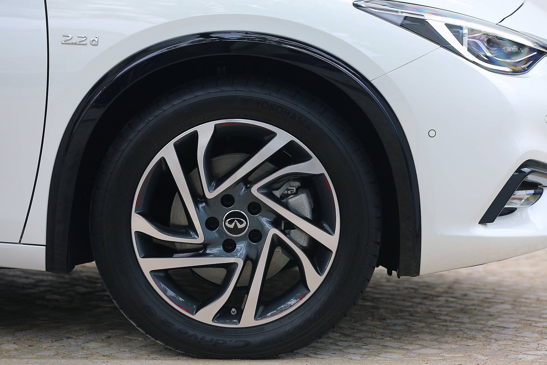 2017 Infiniti Q30 wheel