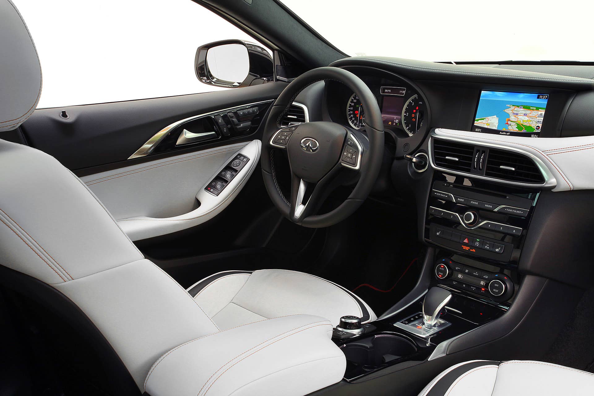 2017 Infiniti Q30 interior
