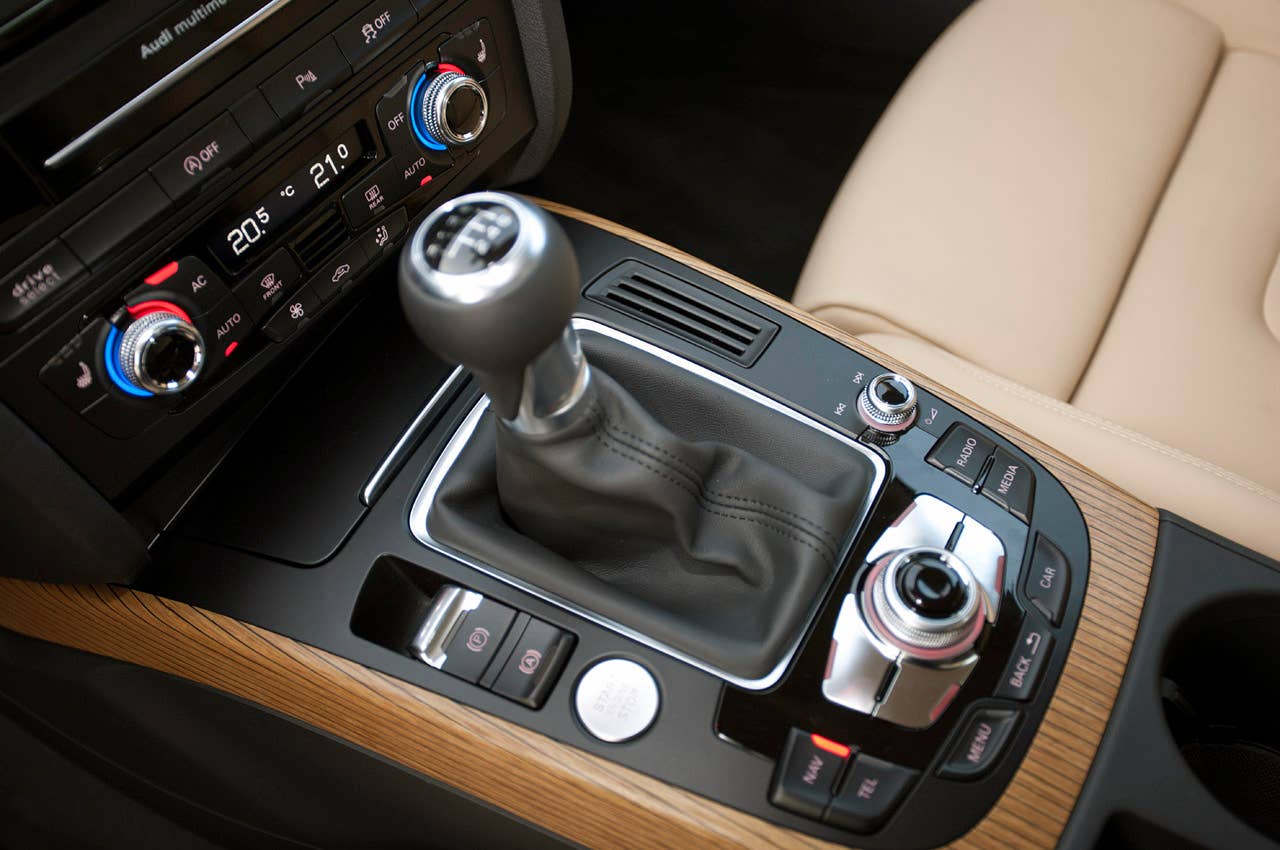 2013 Audi A4 center console