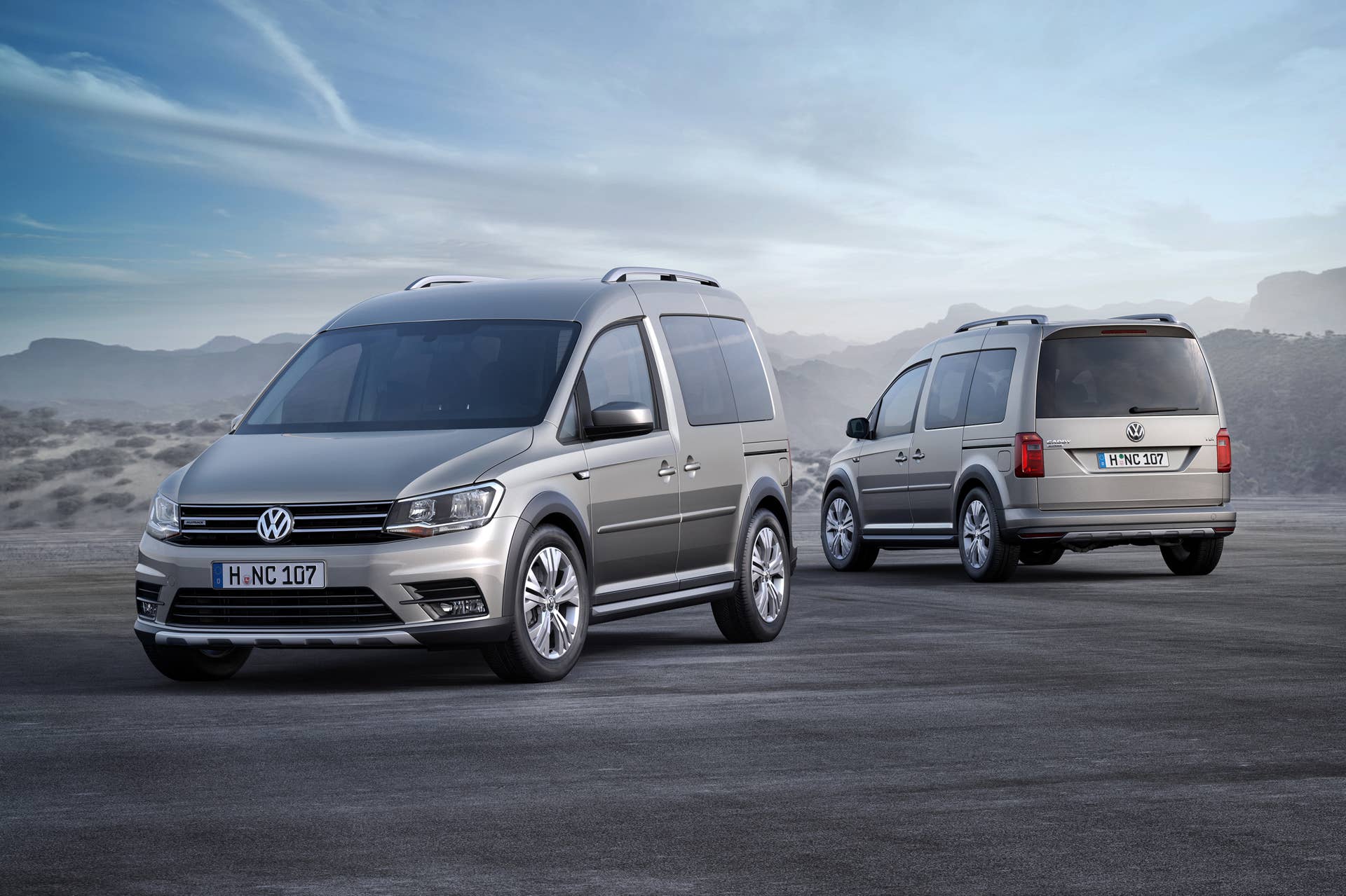 Volkswagen Caddy Alltrack passenger static front rear 3/4