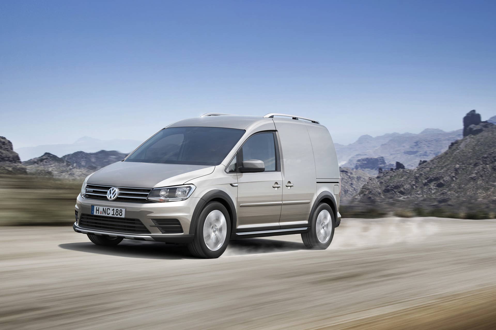 Volkswagen Caddy Alltrack panel van moving front 3/4