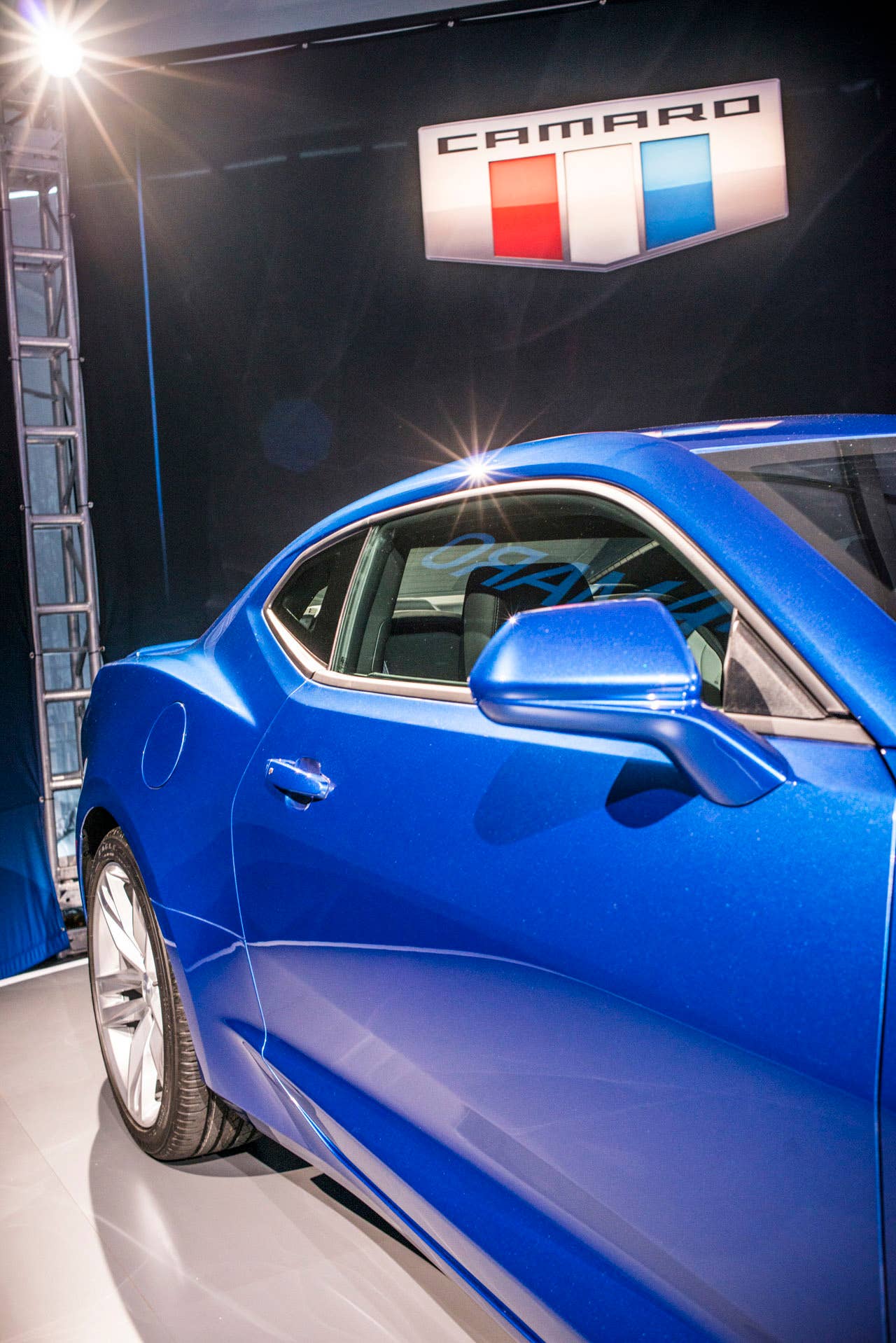2016 chevy camaro blue door