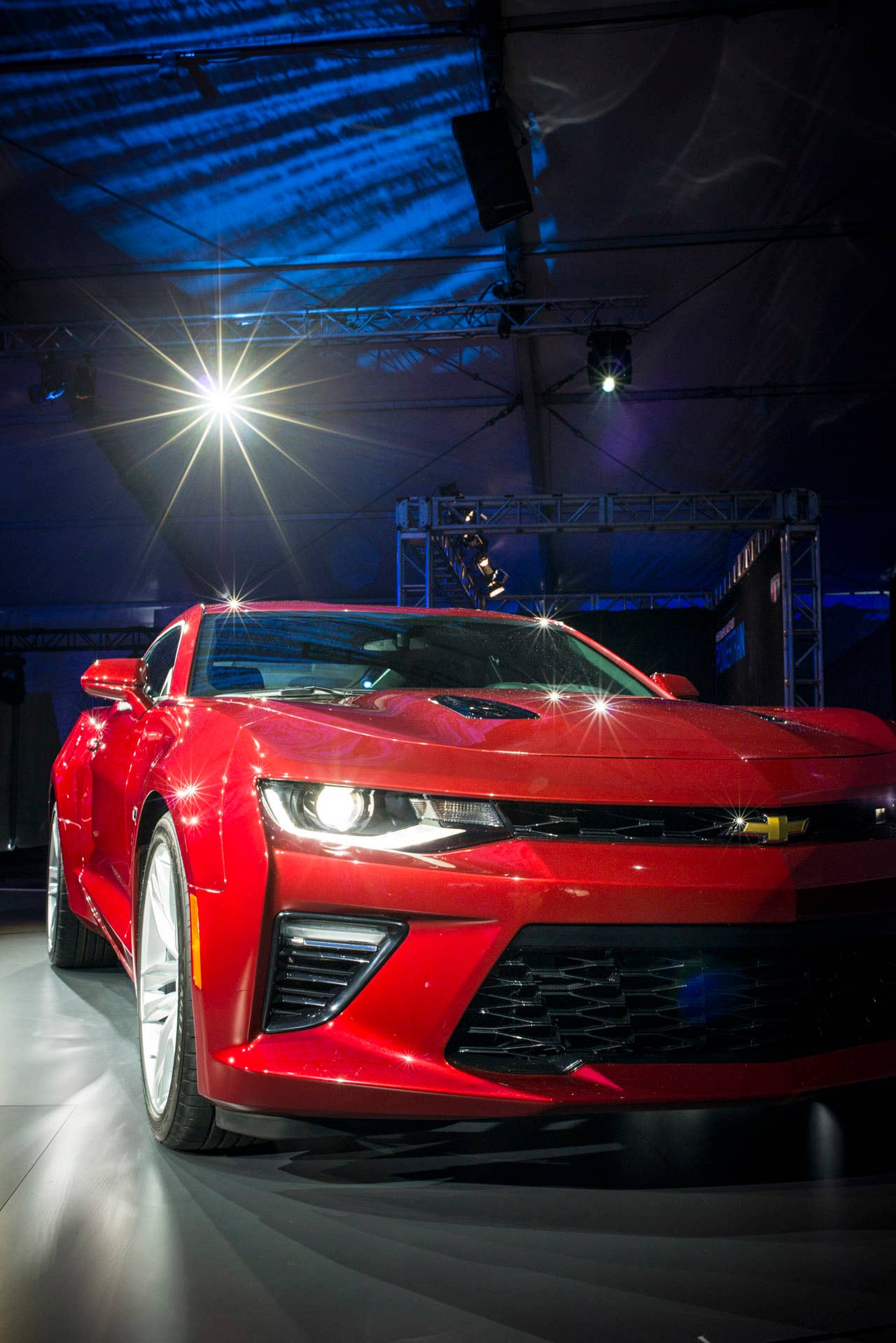 2016 chevy camaro red front side