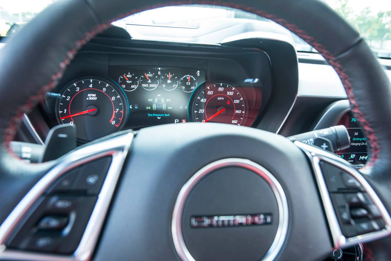 2016 chevy camaro steering wheel close