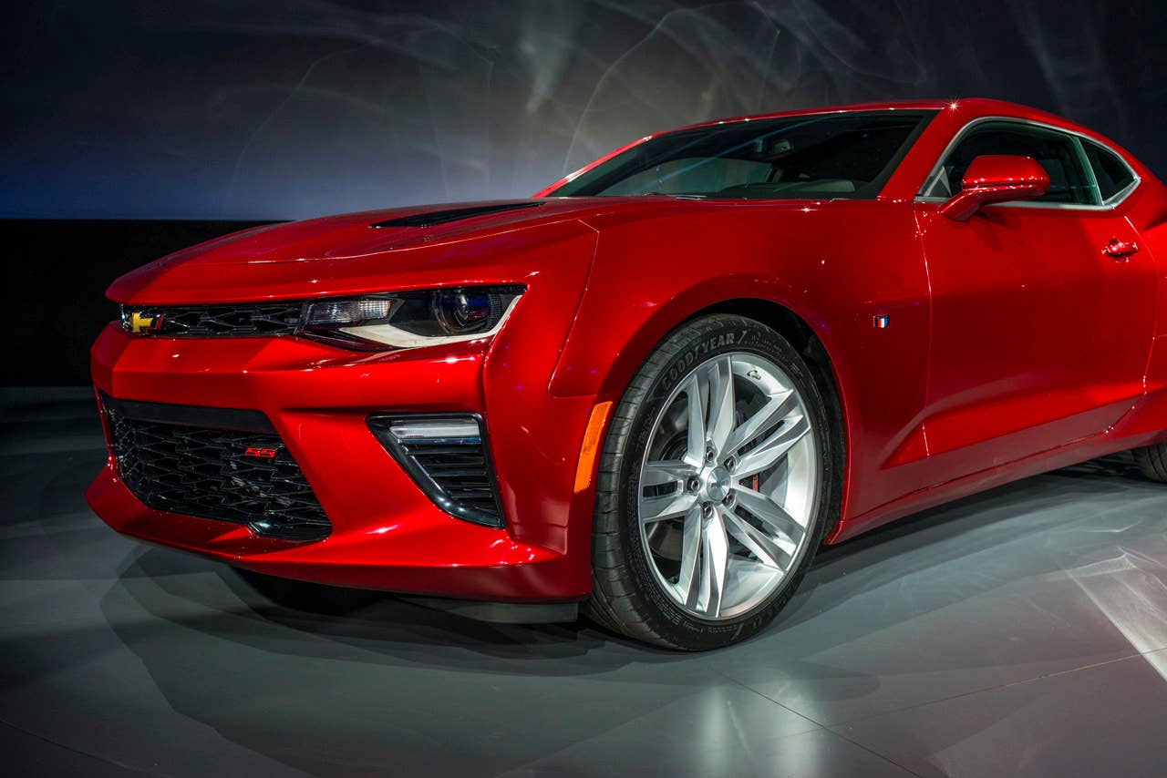 2016 chevy camaro red wheels front