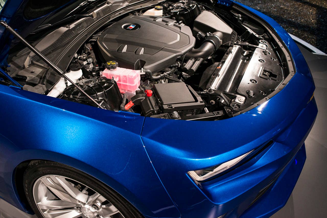 2016 chevy camaro blue hood open