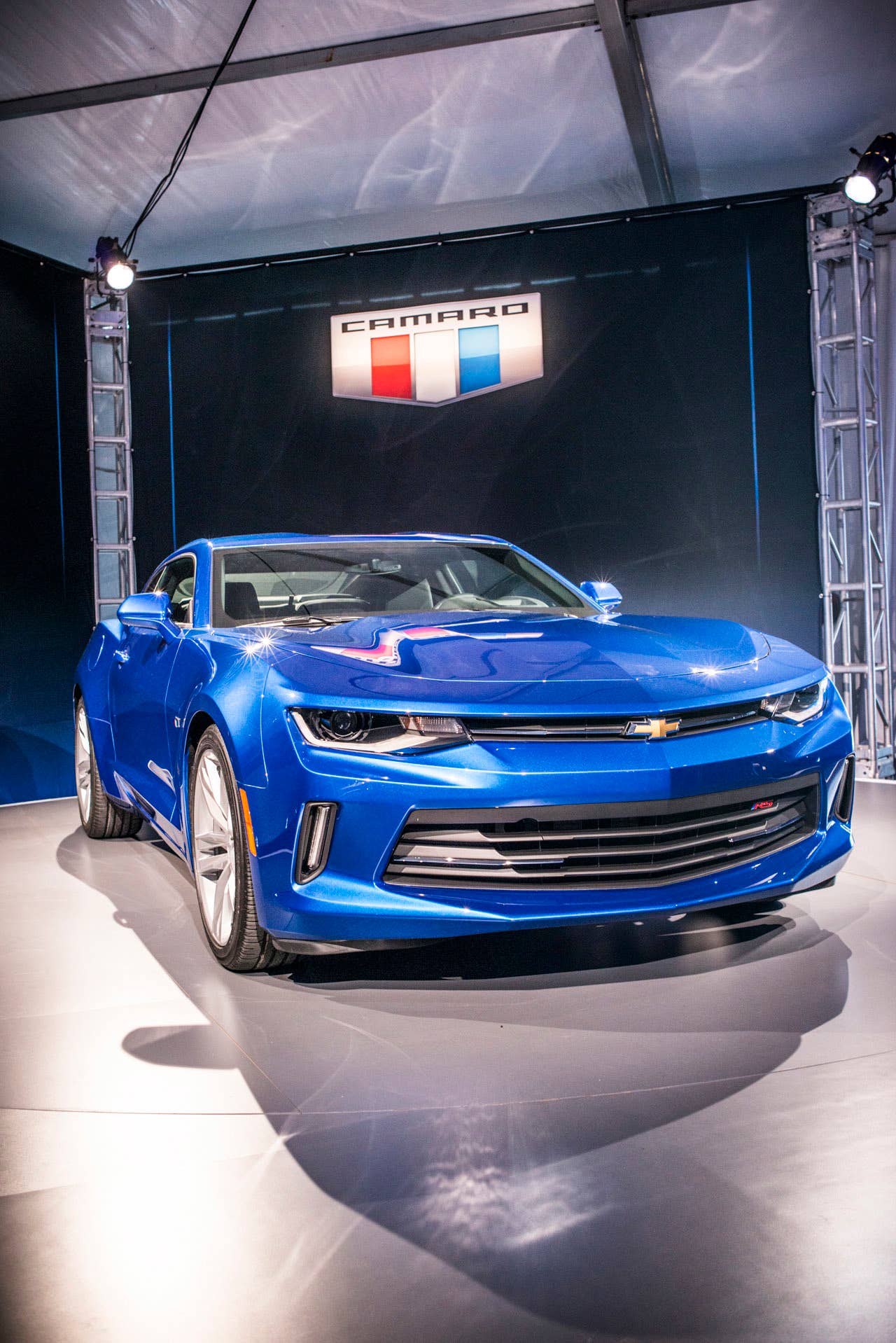 2016 chevy camaro blue front verticle