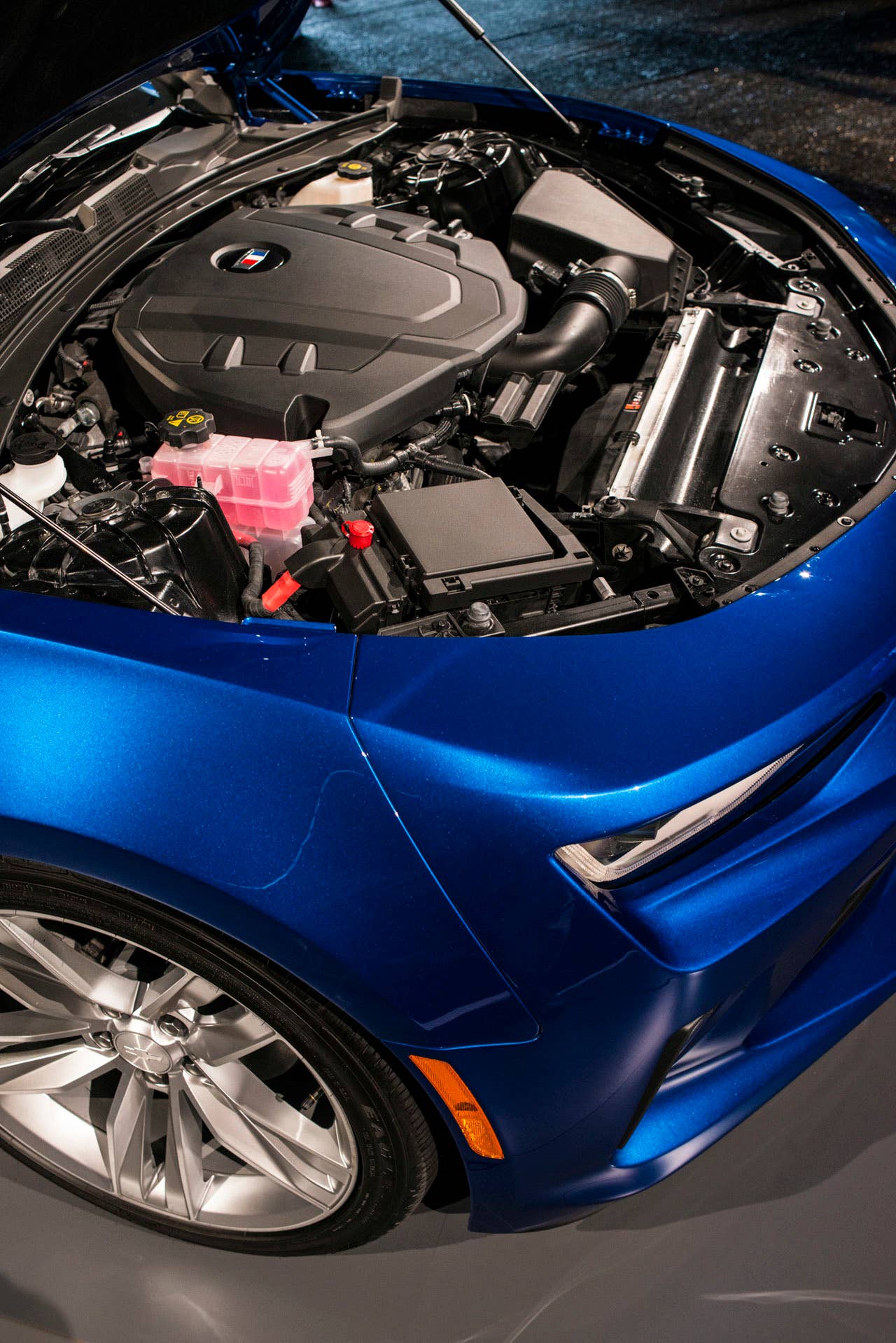 2016 chevy camaro blue hood open