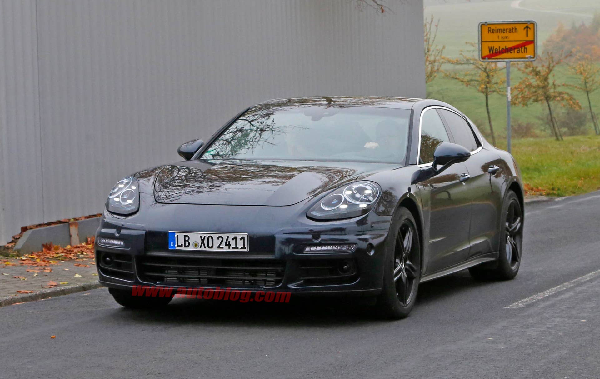 2017 Porsche Panamera  front 3/4