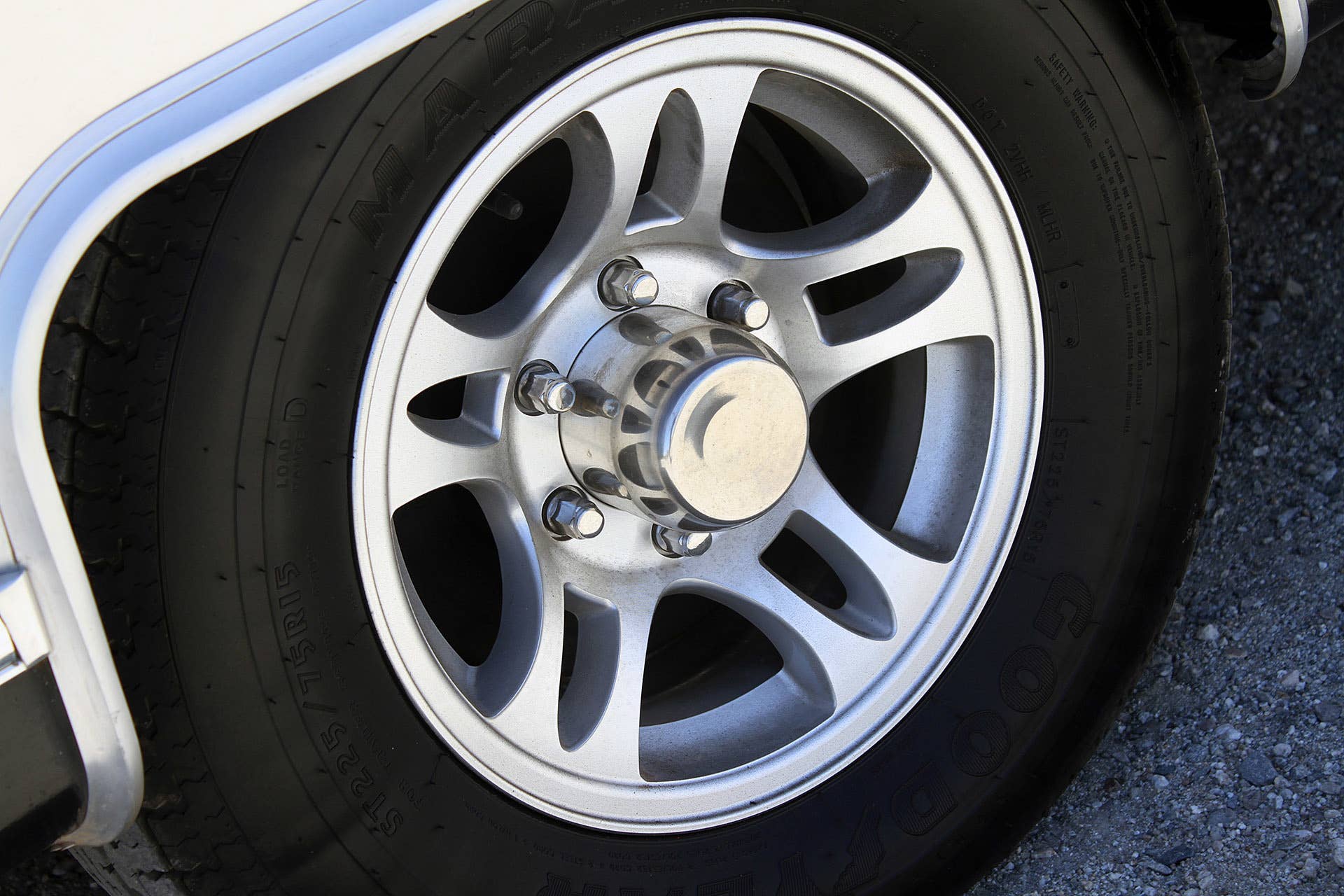 Airstream Bambi Sport 22 wheel