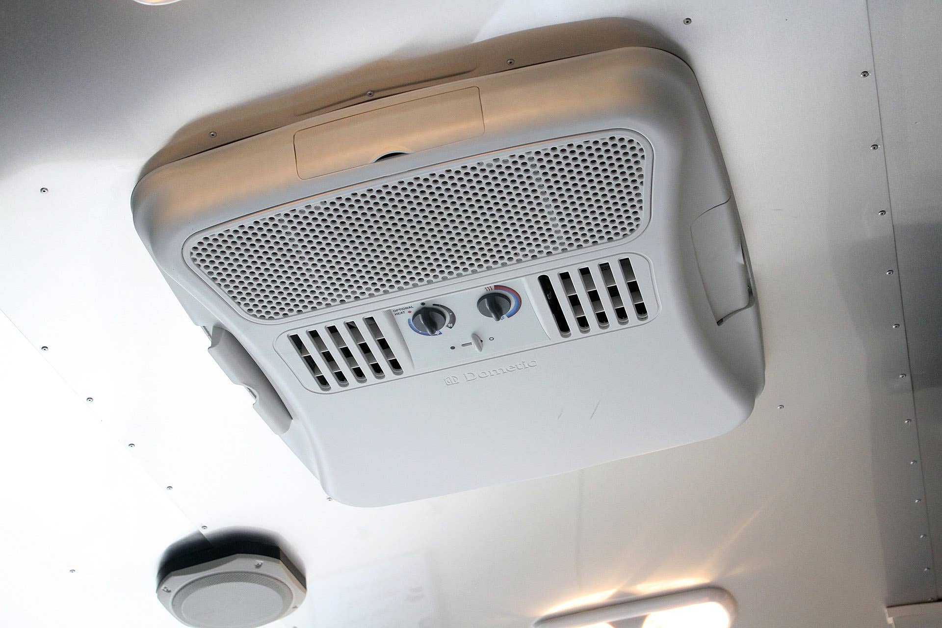 Airstream Bambi Sport 22 HVAC