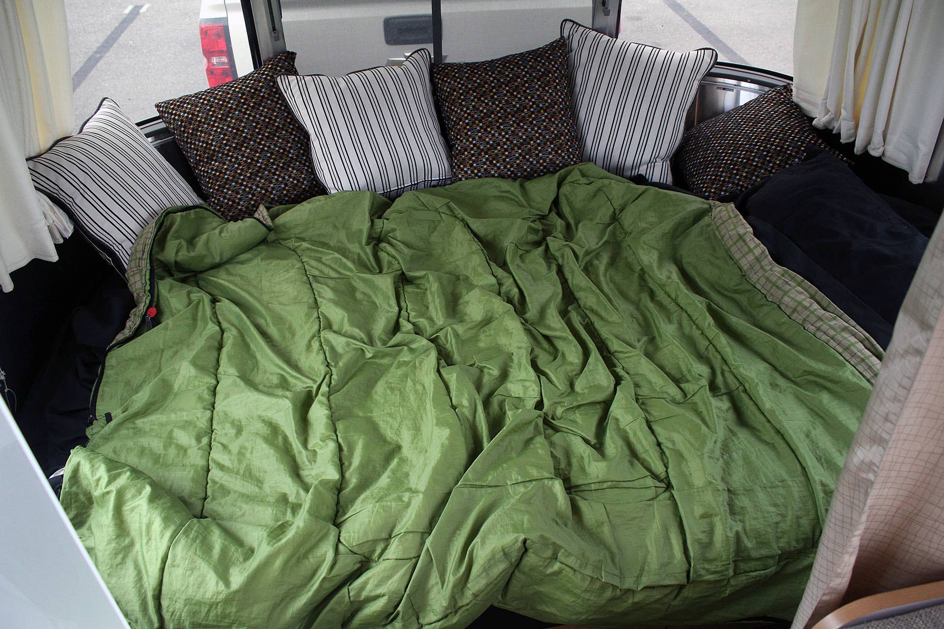 Airstream Bambi Sport22  bed