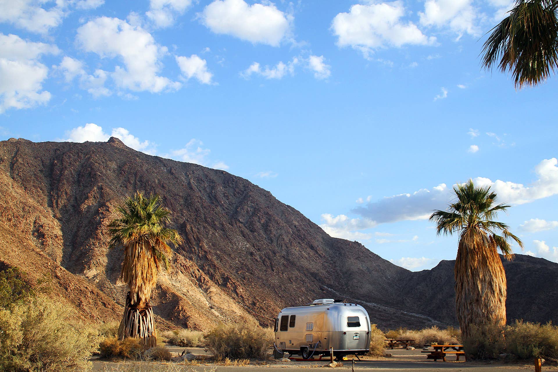 Airstream Bambi Sport 22 mountains