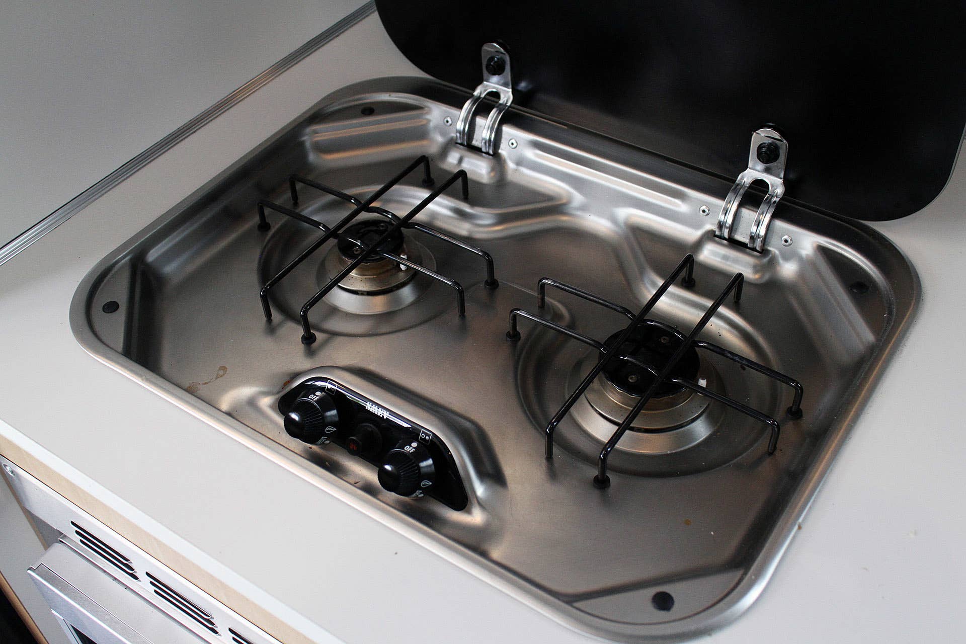 Airstream Bambi Sport 22 stove
