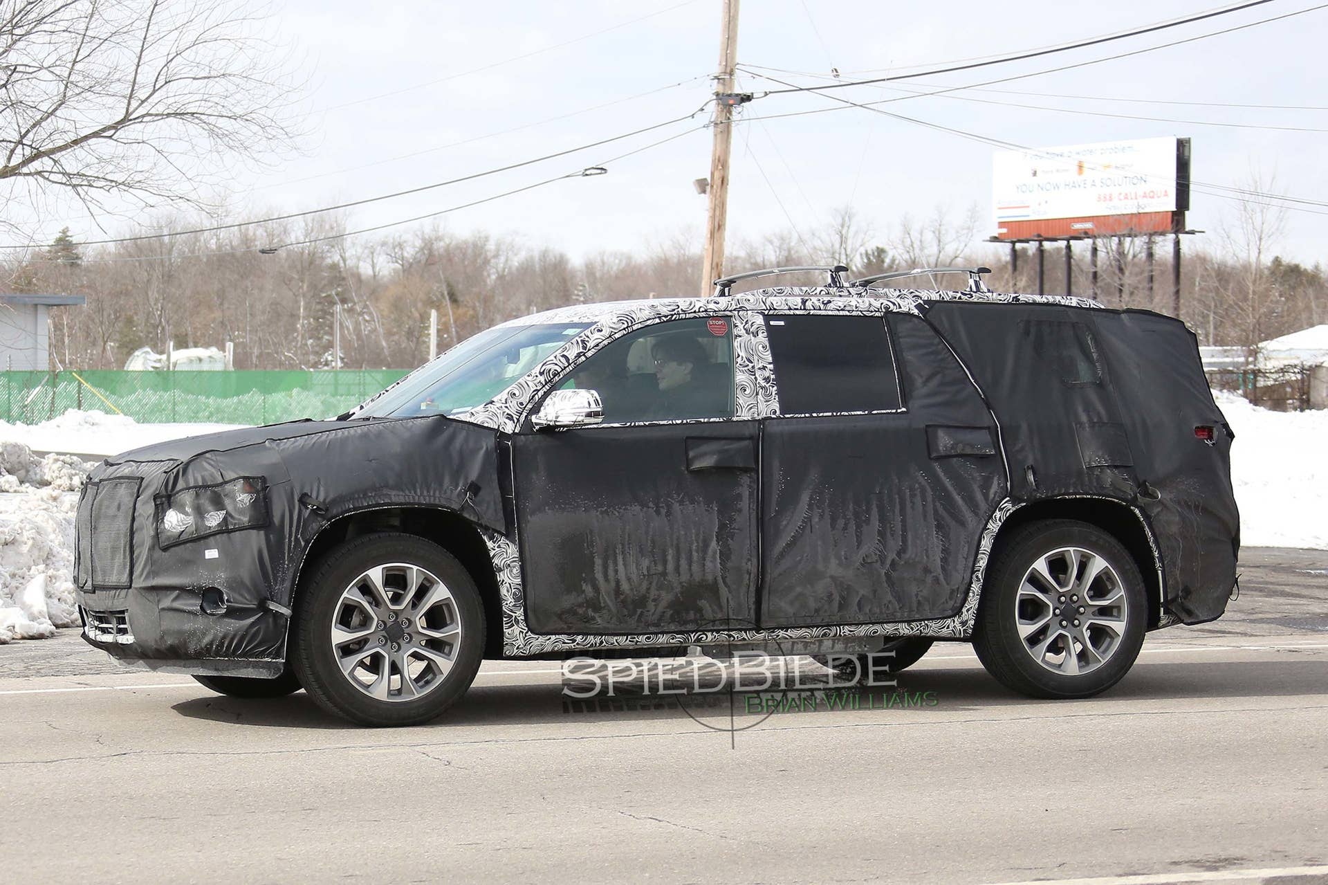 2018 Cadillac XT7 profile