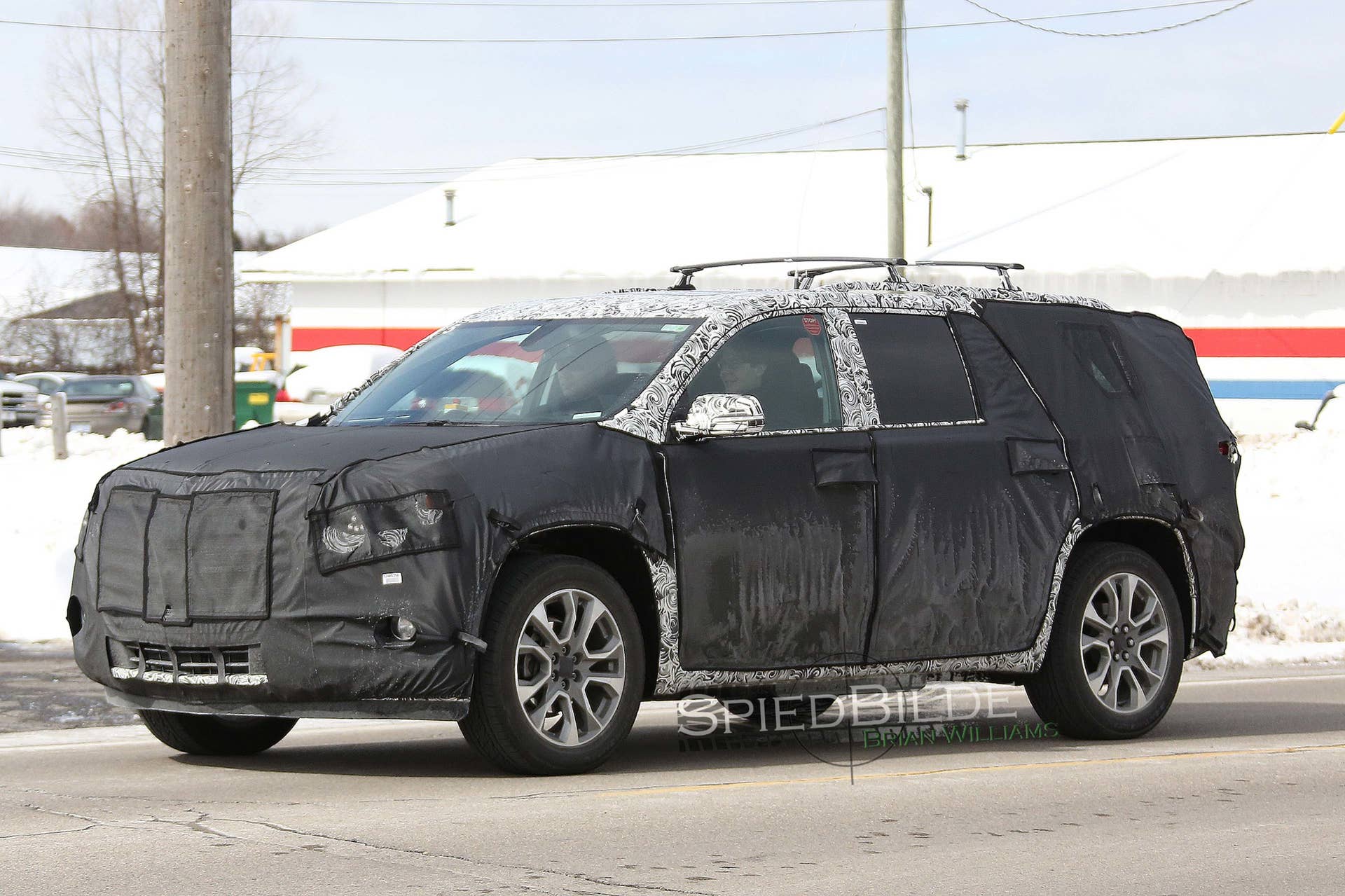 2018 Cadillac XT7 side