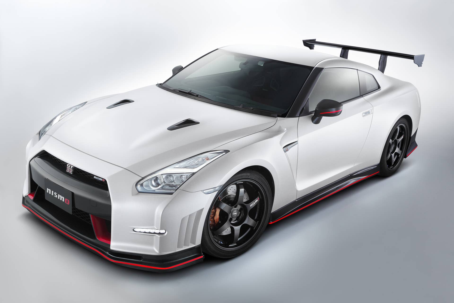 Developed by Nissan Motorsports International Co., Ltd., the NISMO N-Attack Package consists of the dedicated parts that were specially developed through the time attack project at Nürburgring in Germany, where the Nissan GT-R NISMO recorded the fastest-ever lap time for a volume production vehicle.