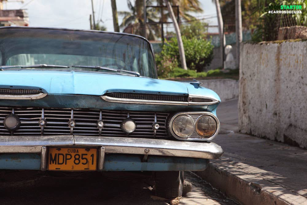 carros de cuba parked