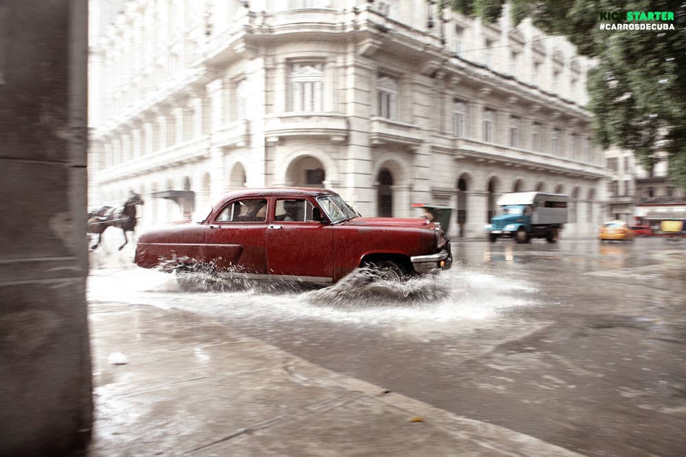 carros de cuba car splashing through waer