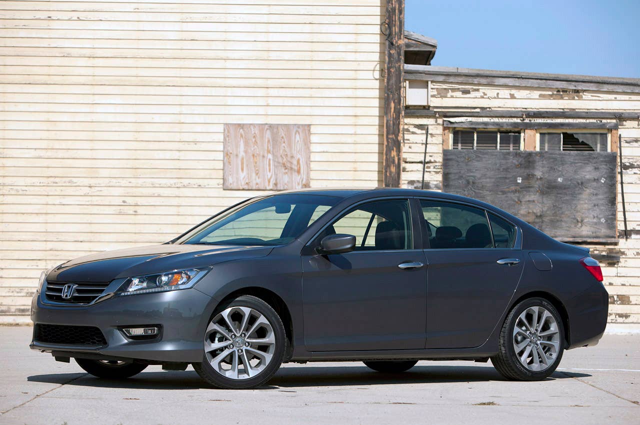 2013 Honda Accord Sport front 3/4 view