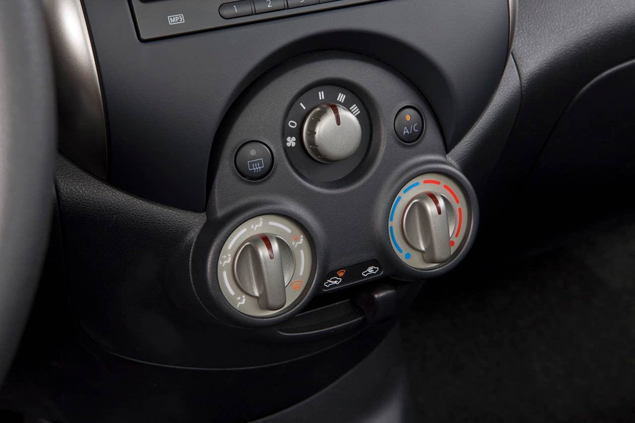 2012 Nissan Versa interior