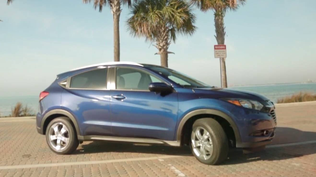Autoblog Managing Editor Steven Ewing drives the 2016 Honda HR-V in Miami Beach, FL.