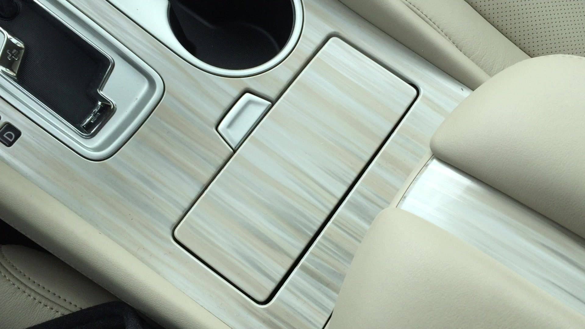 Managing Editor Steven Ewing shows the broken center console storage cover on our long-term 2015 Nissan Murano.
