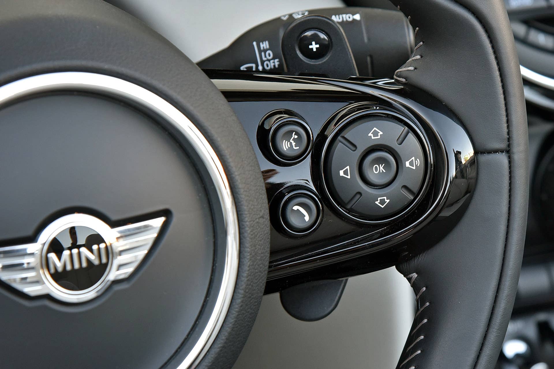 2016 Mini Cooper S Convertible steering wheel controls