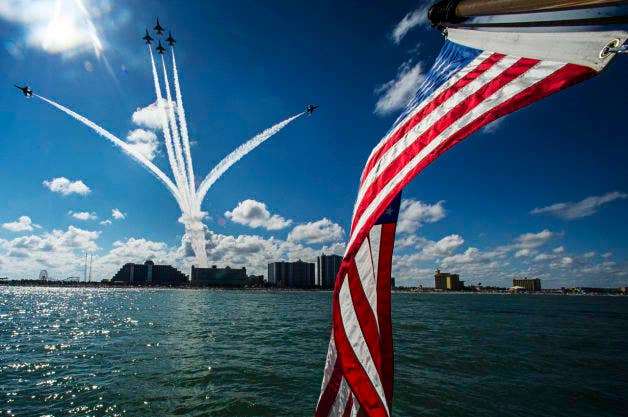 AFTHUNDERBIRDS USAFADS Thunderbirds F-16 demostraion team manueljmartinez.com photo by Tech. Sgt. Manuel J. Martinez TB 4 Air Show 2014 Show Season Slot Pilot Daytona Beach Fla. Wings and Waves Air Show 2014
