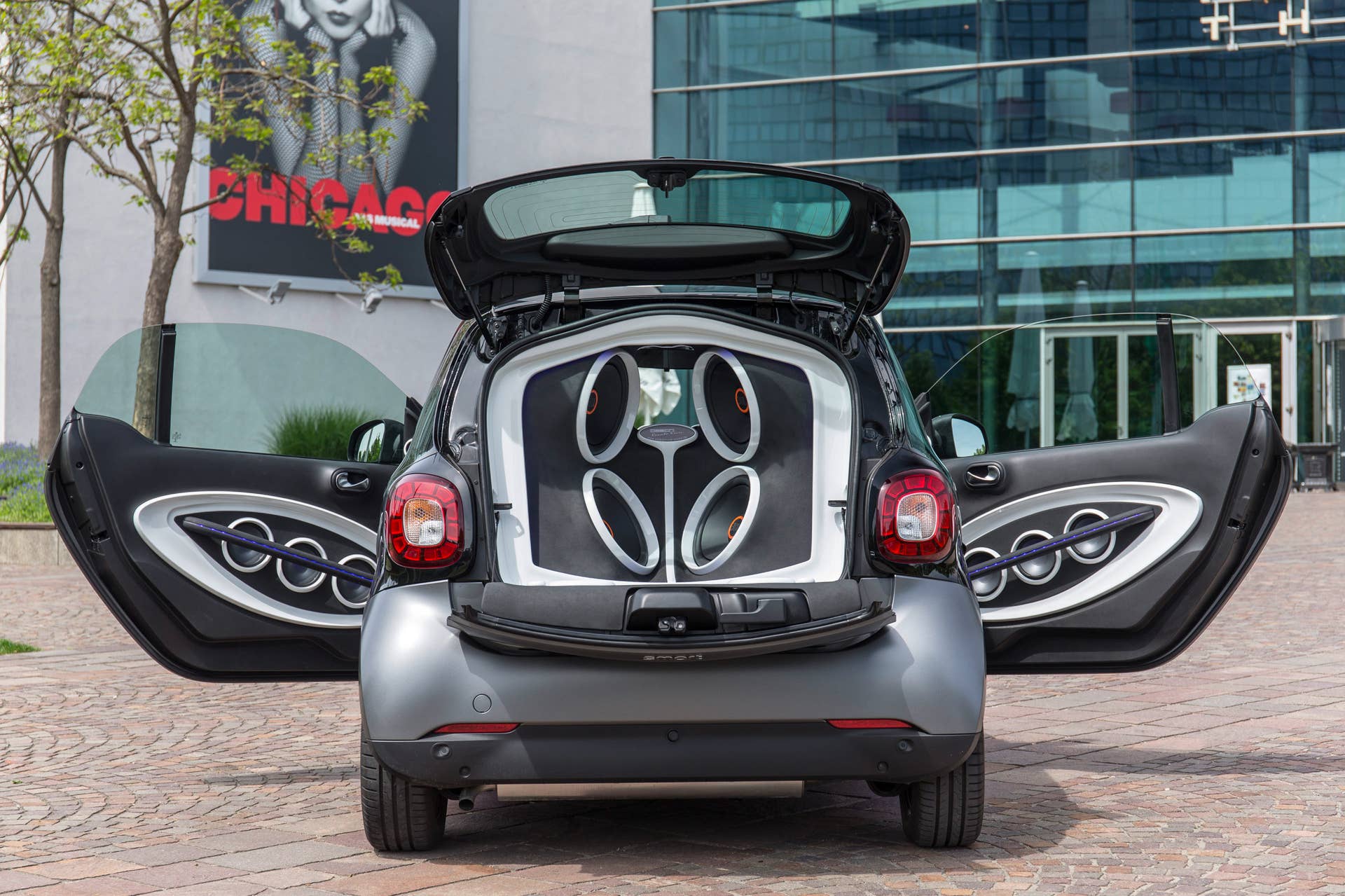 smart forgigs fortwo city coupe with jbl sound system