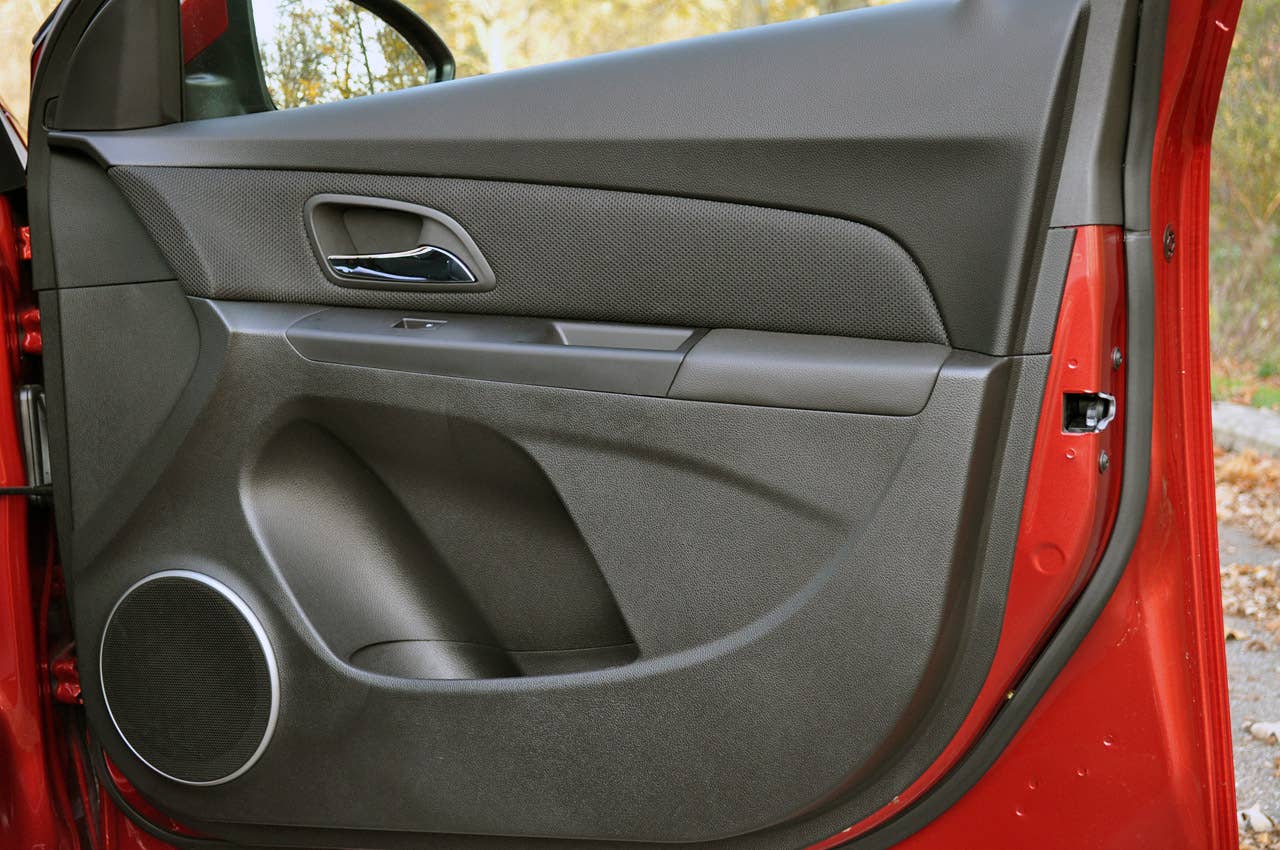2012 Chevrolet Cruze Eco door