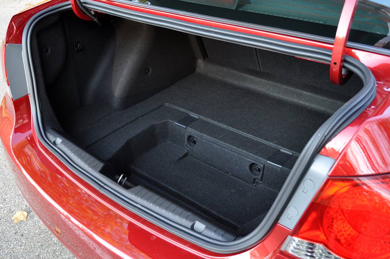 2012 Chevrolet Cruze Eco trunk