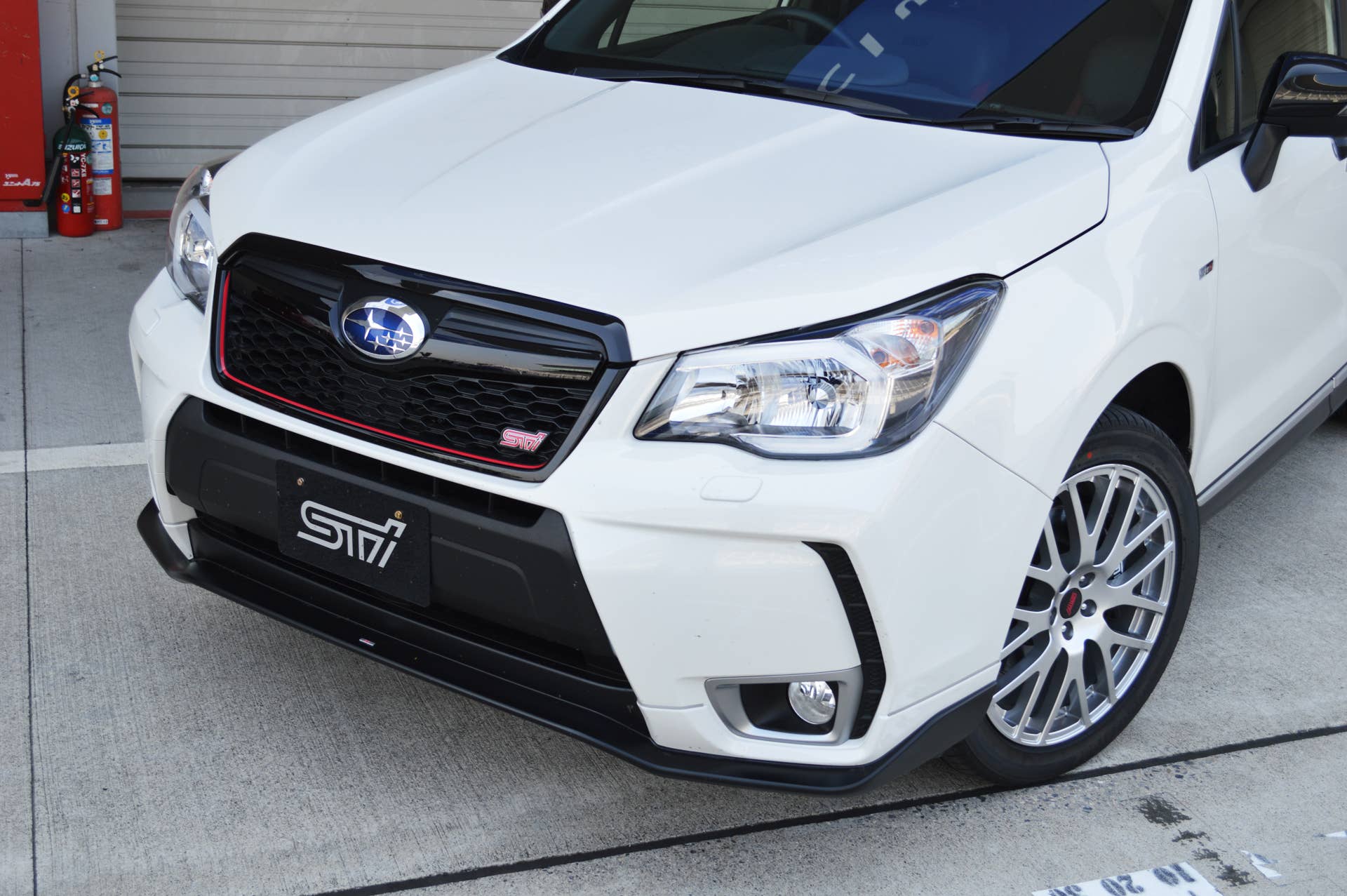 2016 Subaru Forester tS white front detail