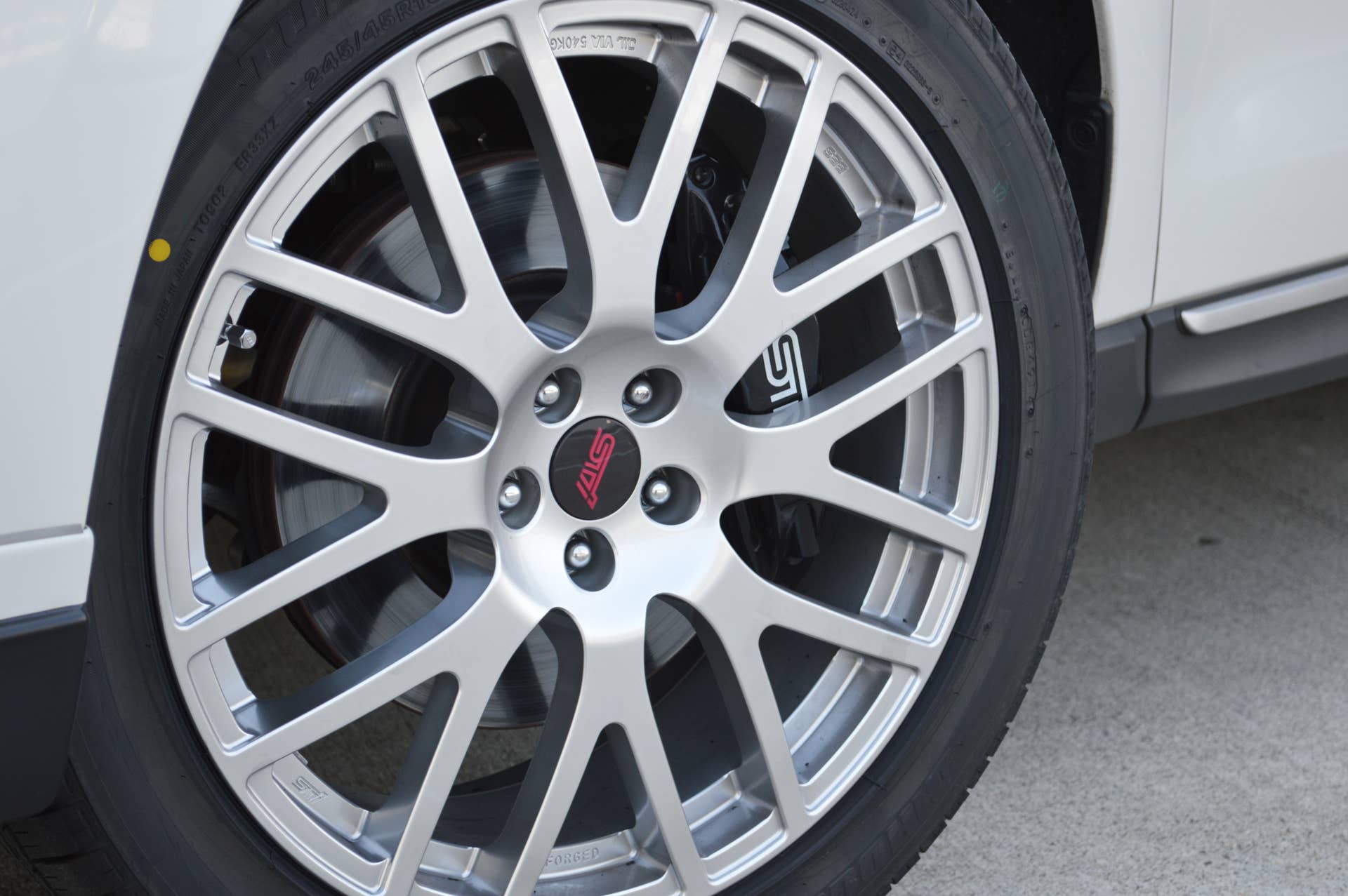 2016 Subaru Forester tS white wheel