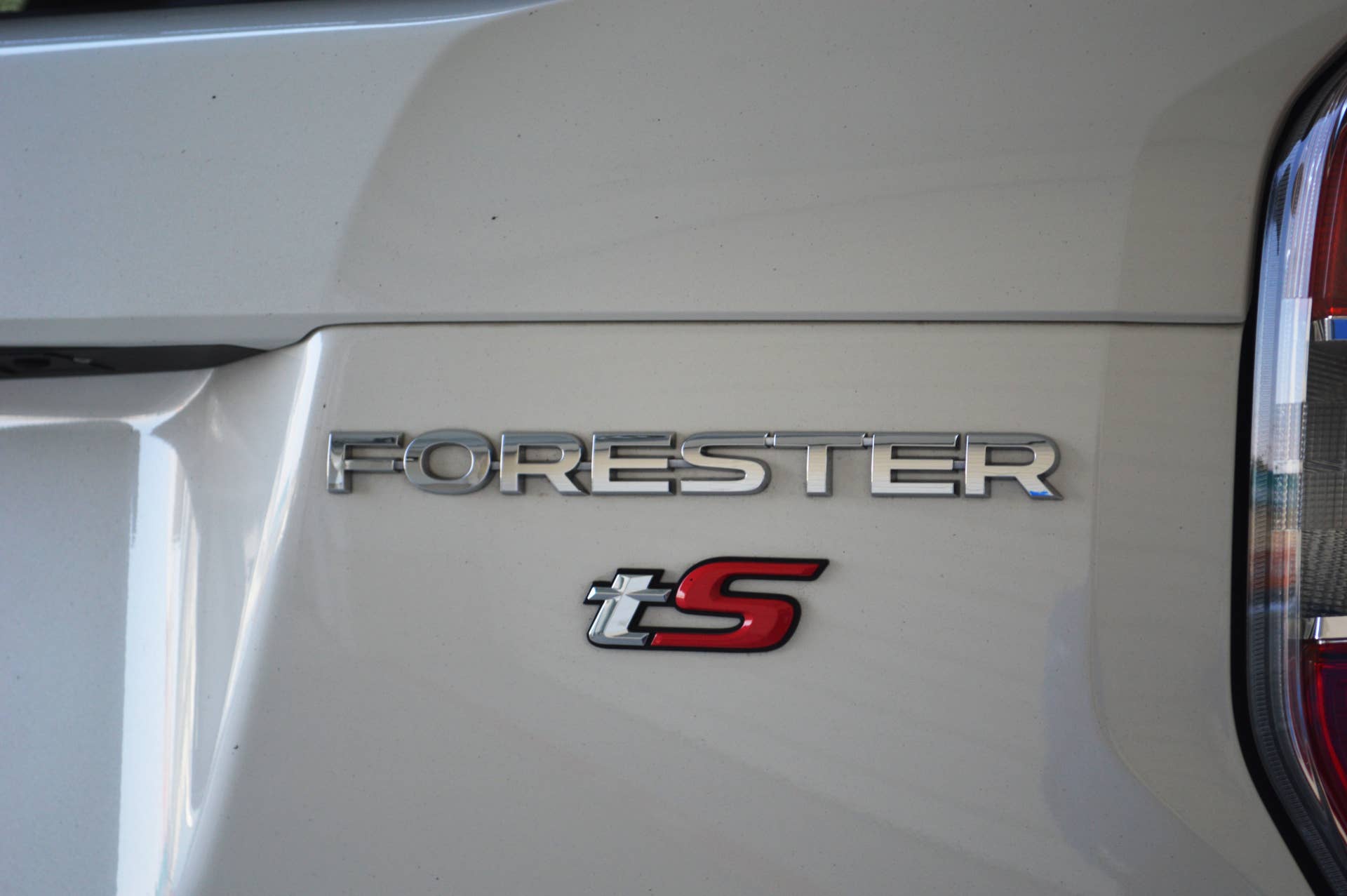 2016 Subaru Forester tS white badge
