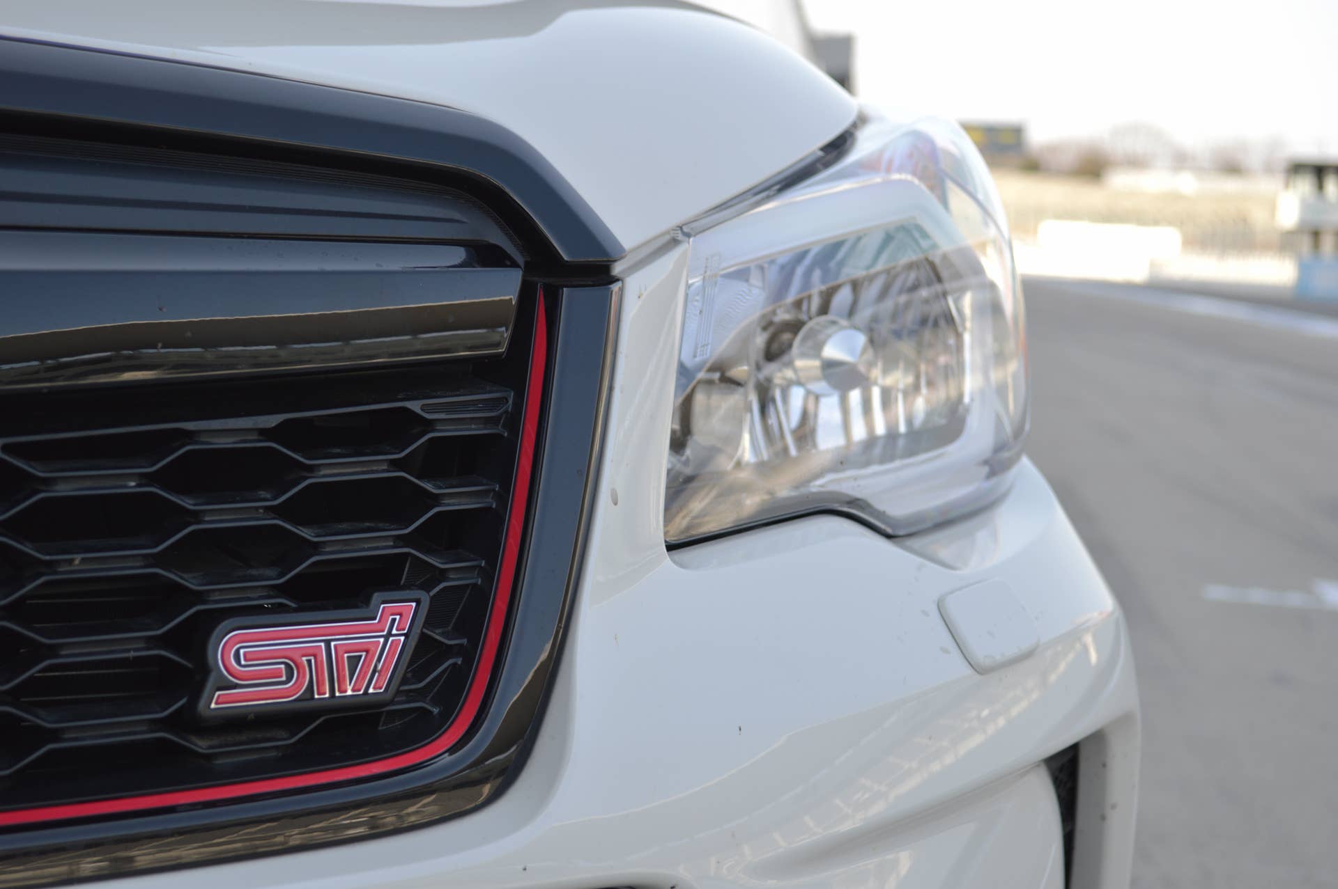 2016 Subaru Forester tS white headlight