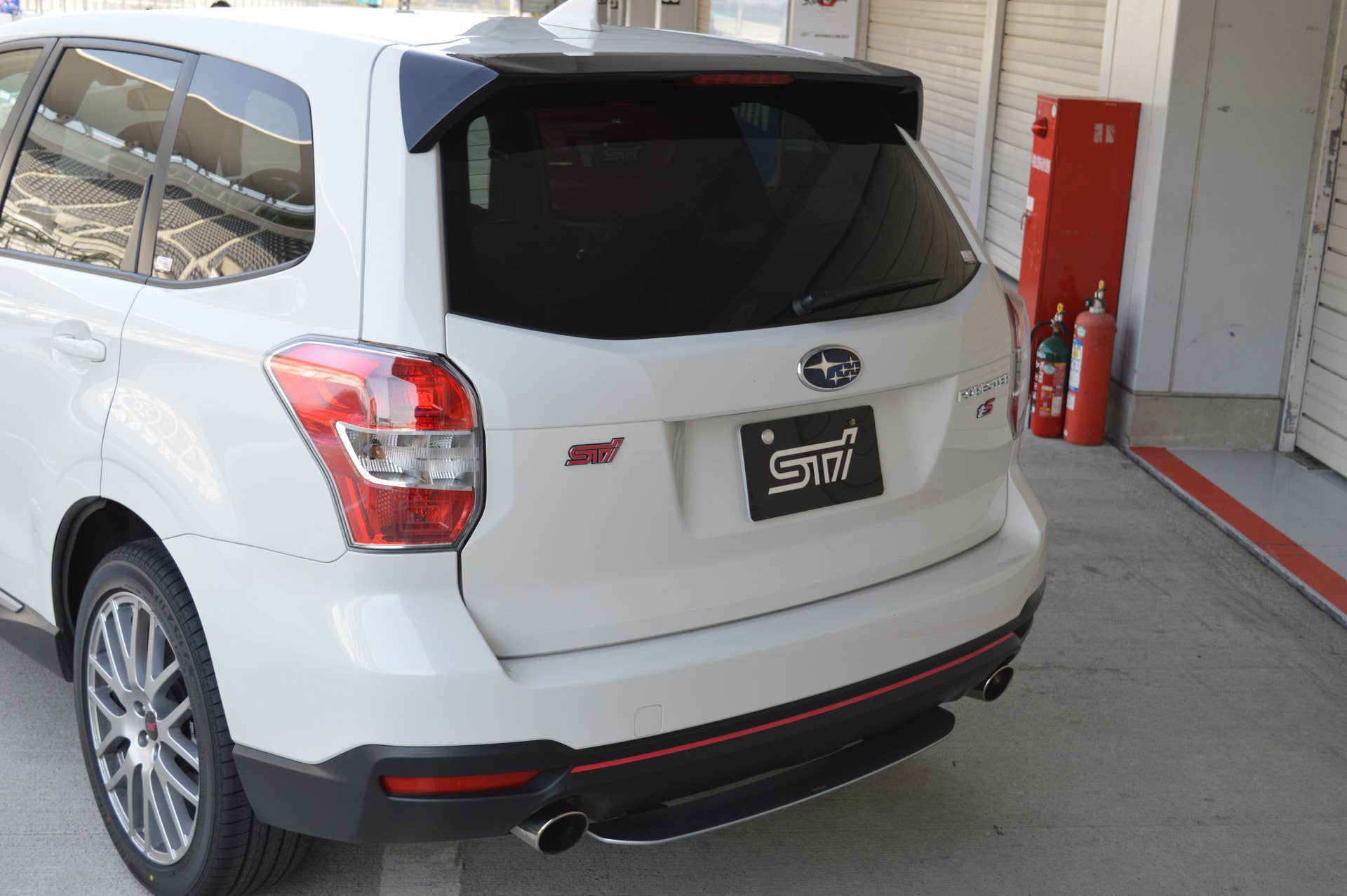 2016 Subaru Forester tS white rear view