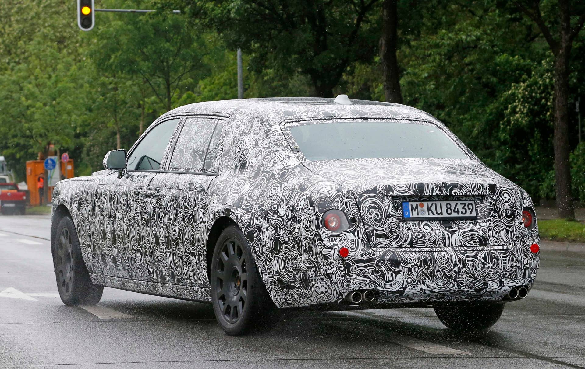 2018 rolls-royce phantom side