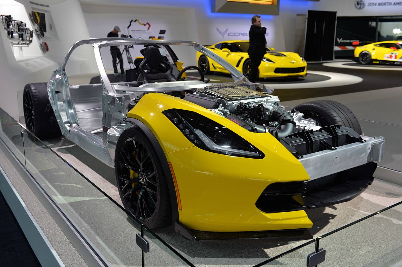 The right (and left) front clip have integrated brake scoops to force air into the back of the brakes for cooling. This cutaway Z06 is fitted with an optional ceramic brake package featuring six-piston aluminum monobloc calipers clamping down on lightweight rotors that are 15.5 inches in diameter up front. The front tires are 285/30ZR19.