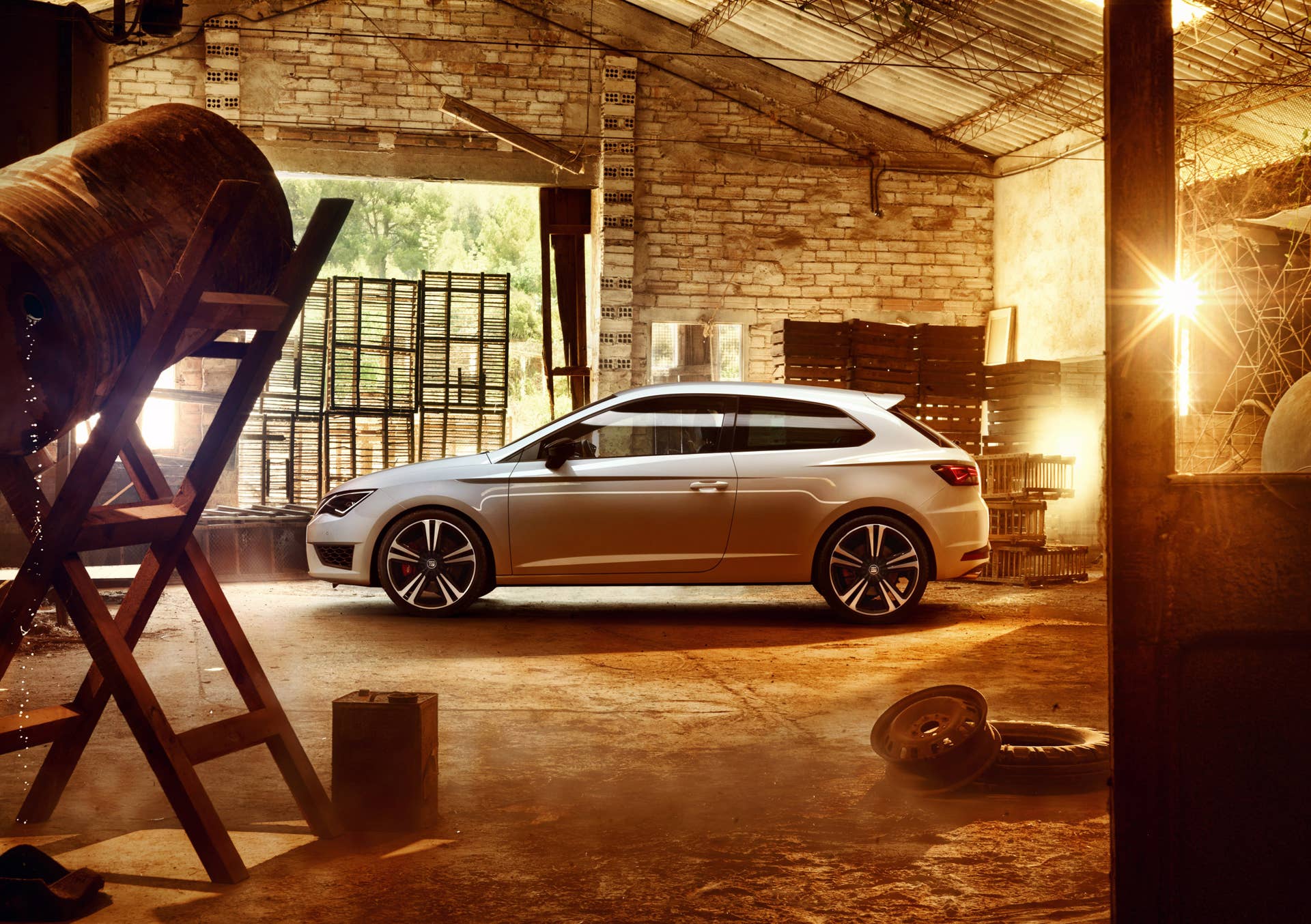 Seat Leon Cupra 290 side