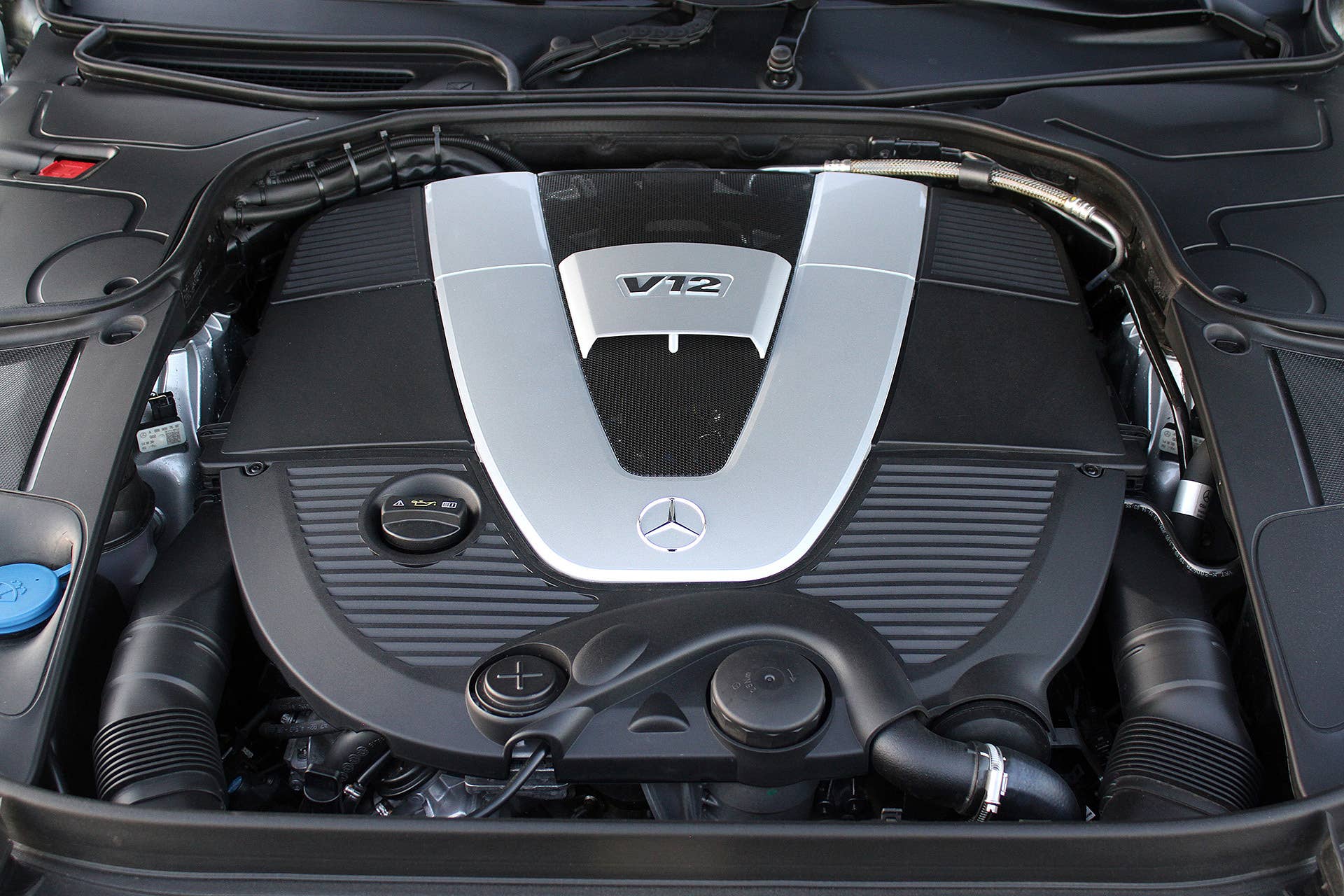 2016 Mercedes-Maybach S600 engine