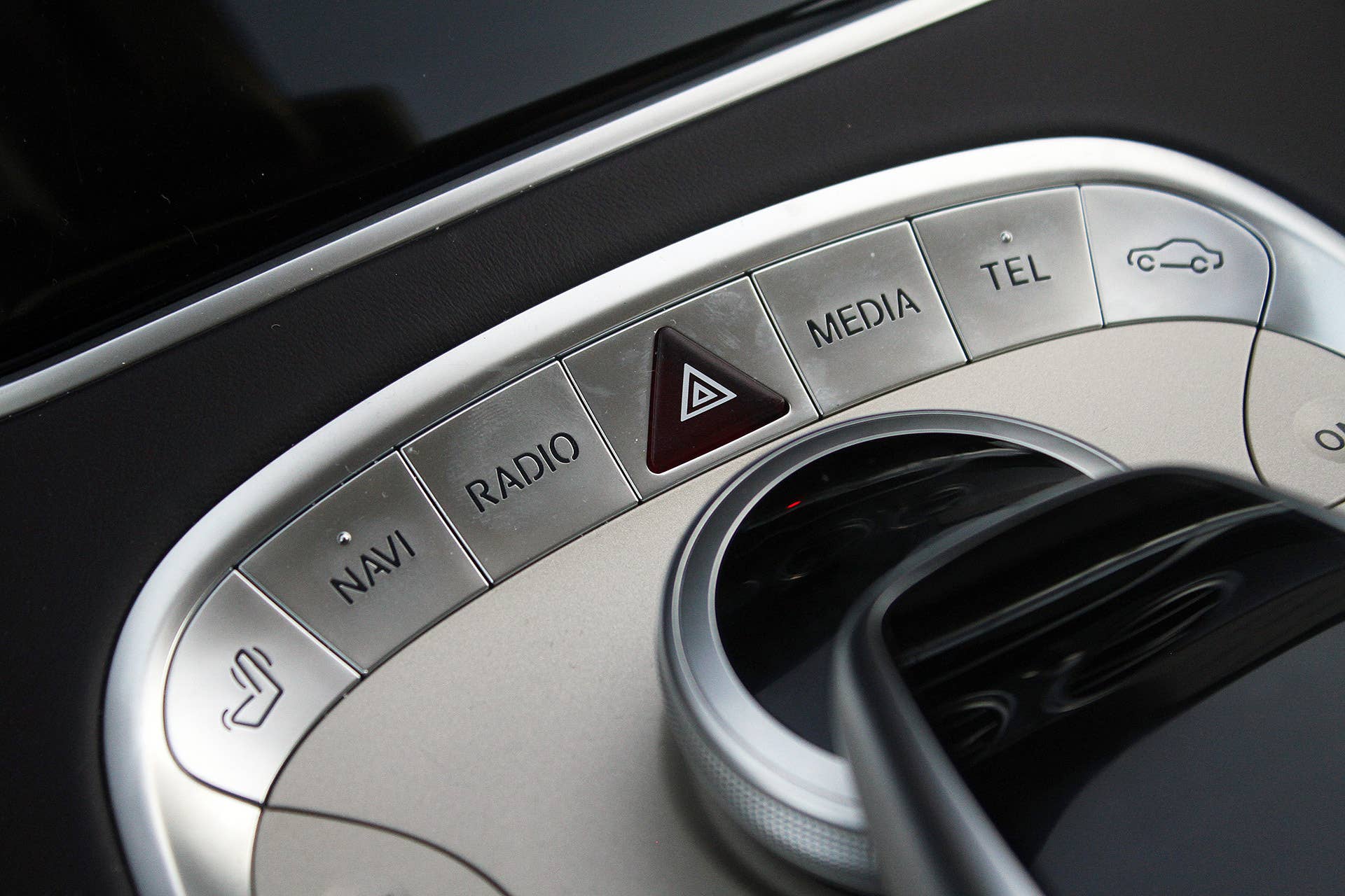 2016 Mercedes-Maybach S600 infotainment system controls