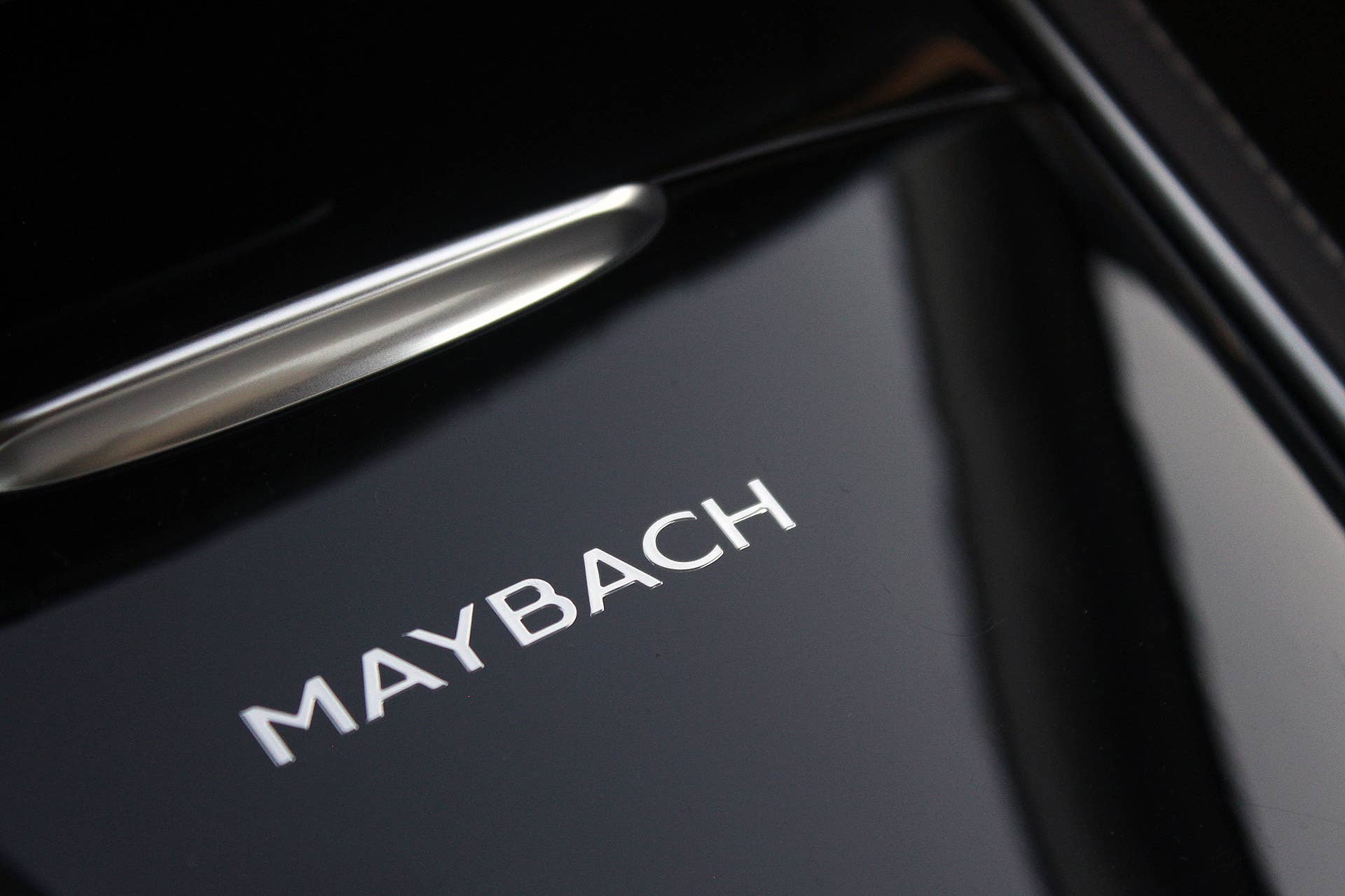 2016 Mercedes-Maybach S600 interior details