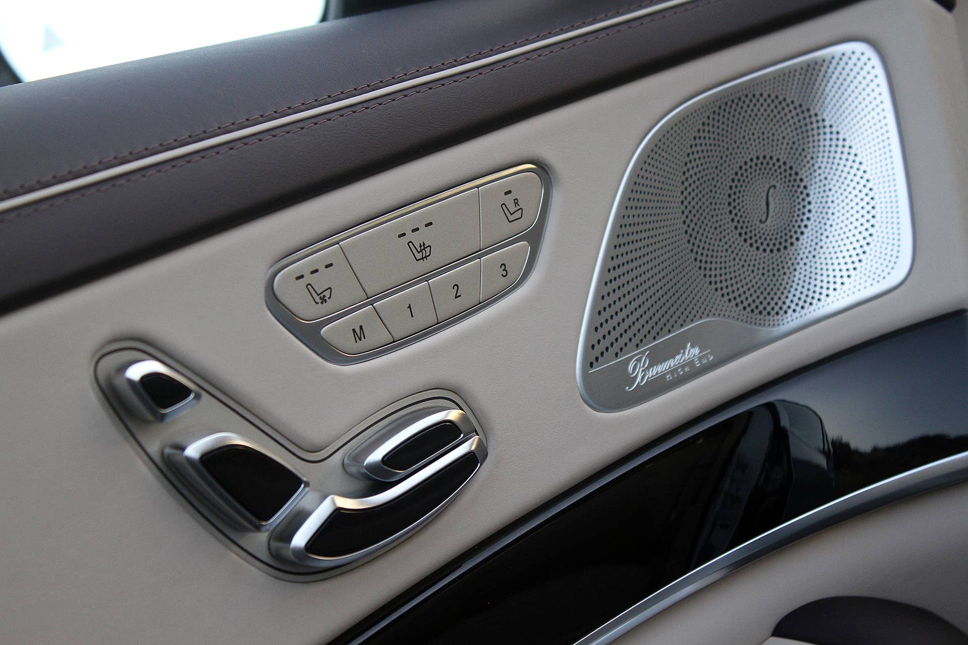 2016 Mercedes-Maybach S600 seat controls
