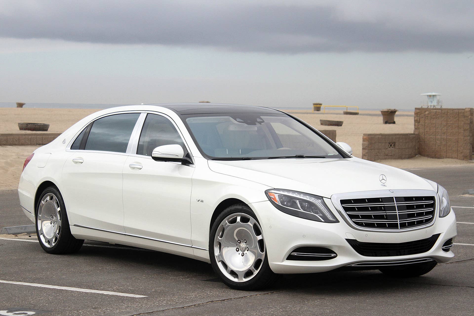 2016 Mercedes-Maybach S600 front 3/4 view