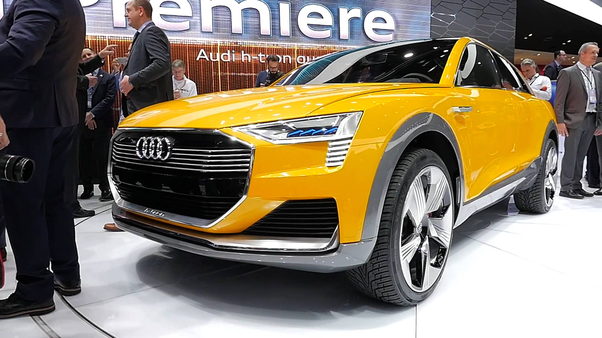 Audi H-Tron Quattro Concept | 2016 NAIAS | Beauty-Roll