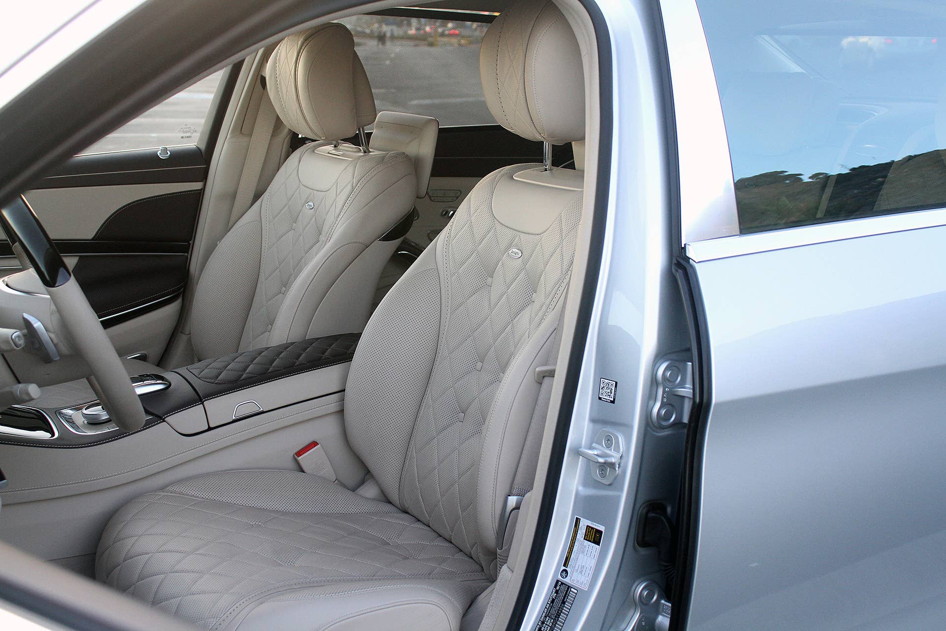 2016 Mercedes-Maybach S600 front seats